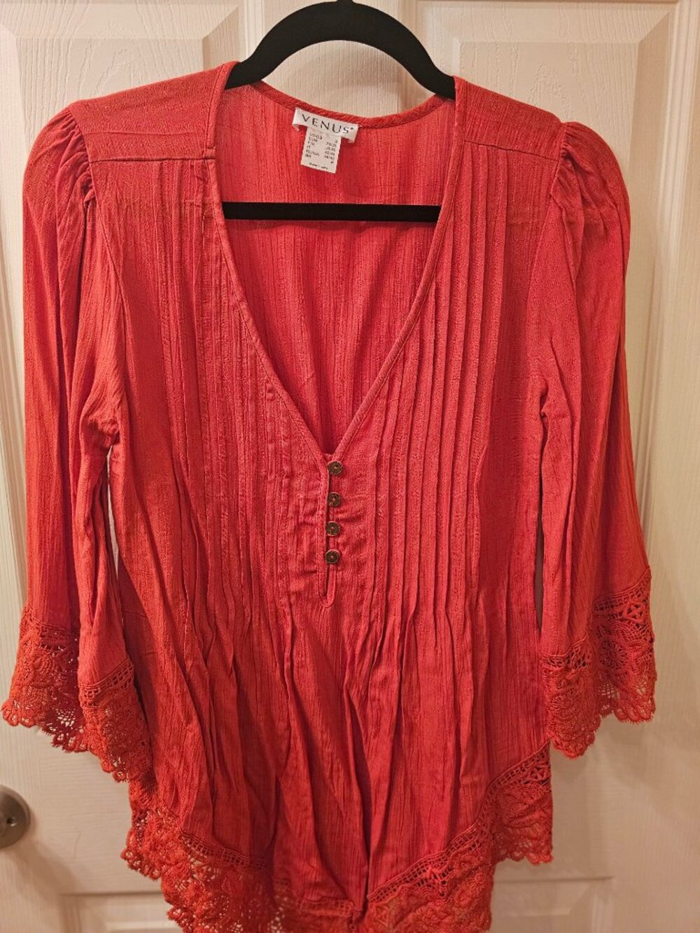 NWOT Venus Small Rust Blouse w / Lace